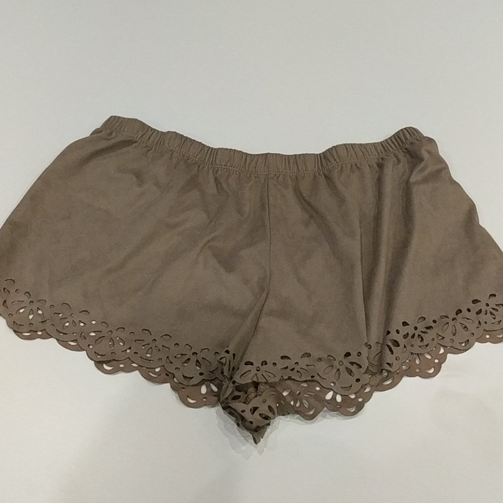 50% off Ardene taupe shorts w cutout bottom